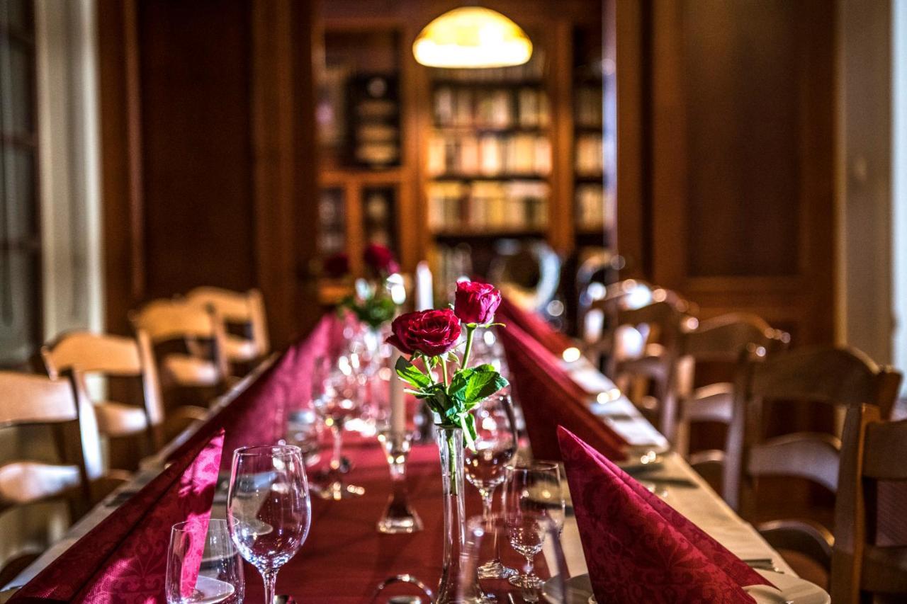 Hotel Forest Hills Зирц Экстерьер фото