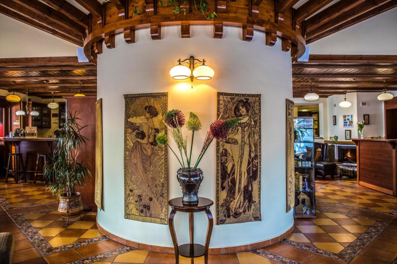 Hotel Forest Hills Зирц Экстерьер фото