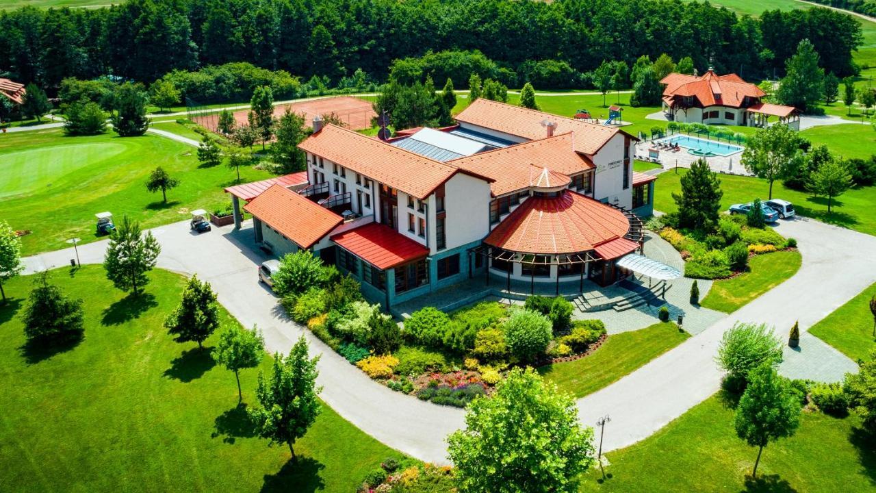 Hotel Forest Hills Зирц Экстерьер фото