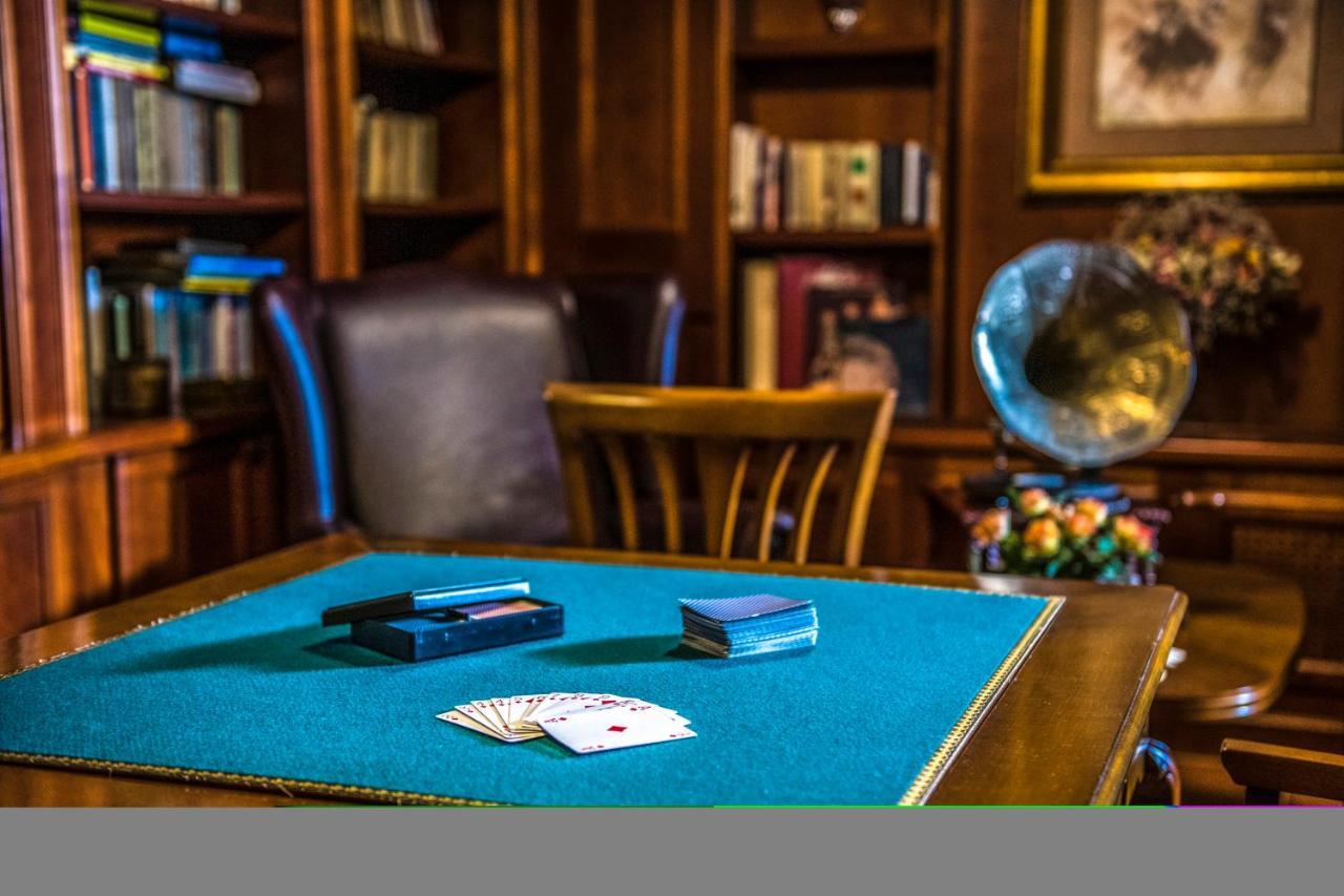 Hotel Forest Hills Зирц Экстерьер фото