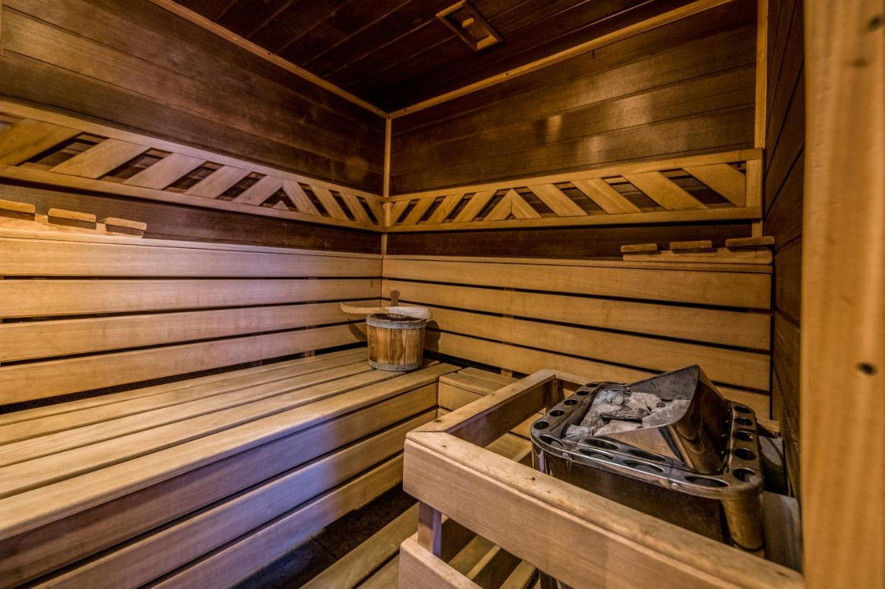 Hotel Forest Hills Зирц Экстерьер фото