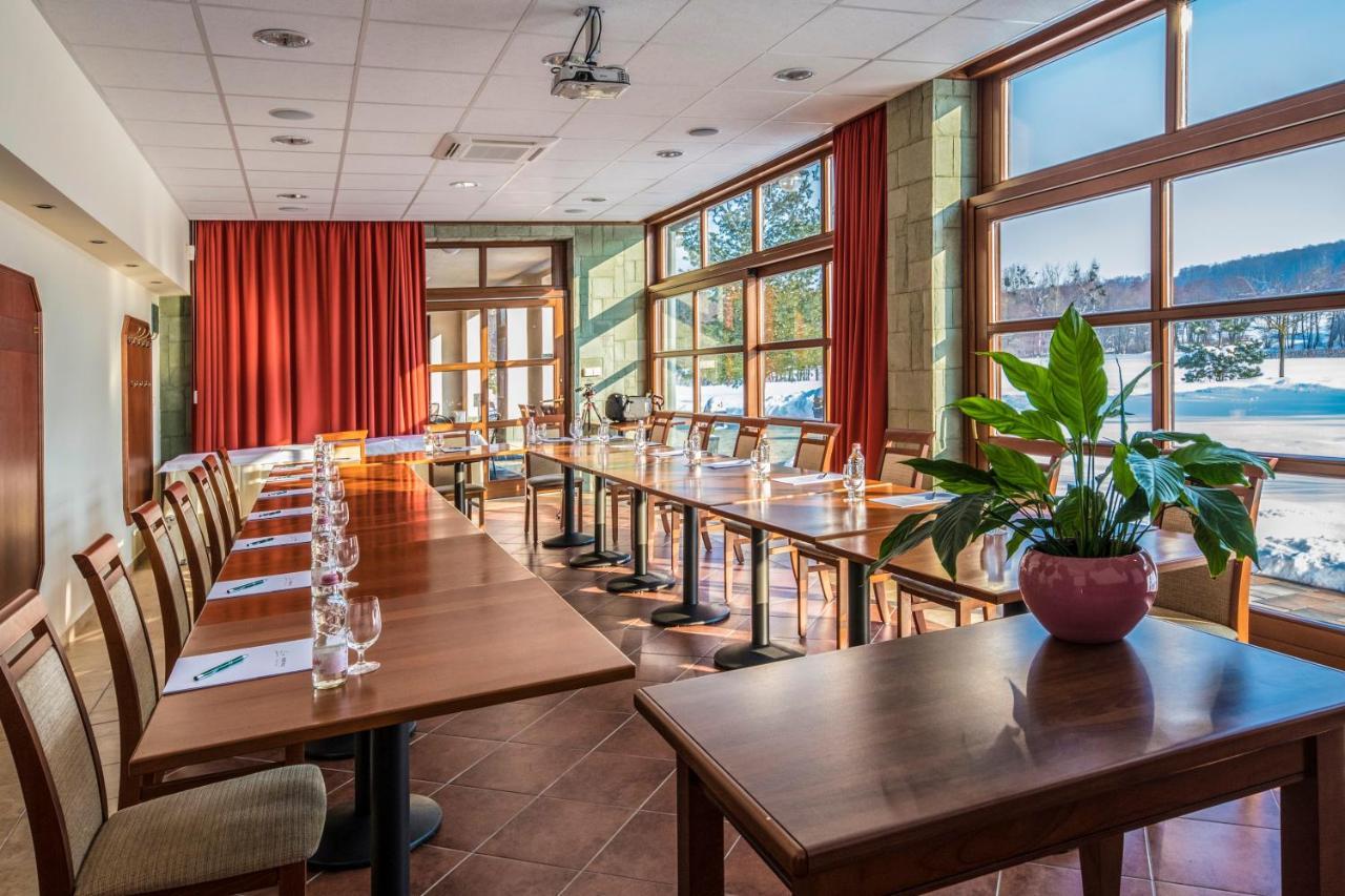 Hotel Forest Hills Зирц Экстерьер фото
