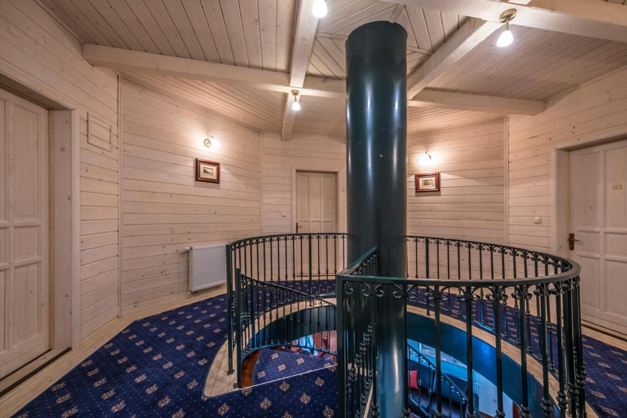 Hotel Forest Hills Зирц Экстерьер фото
