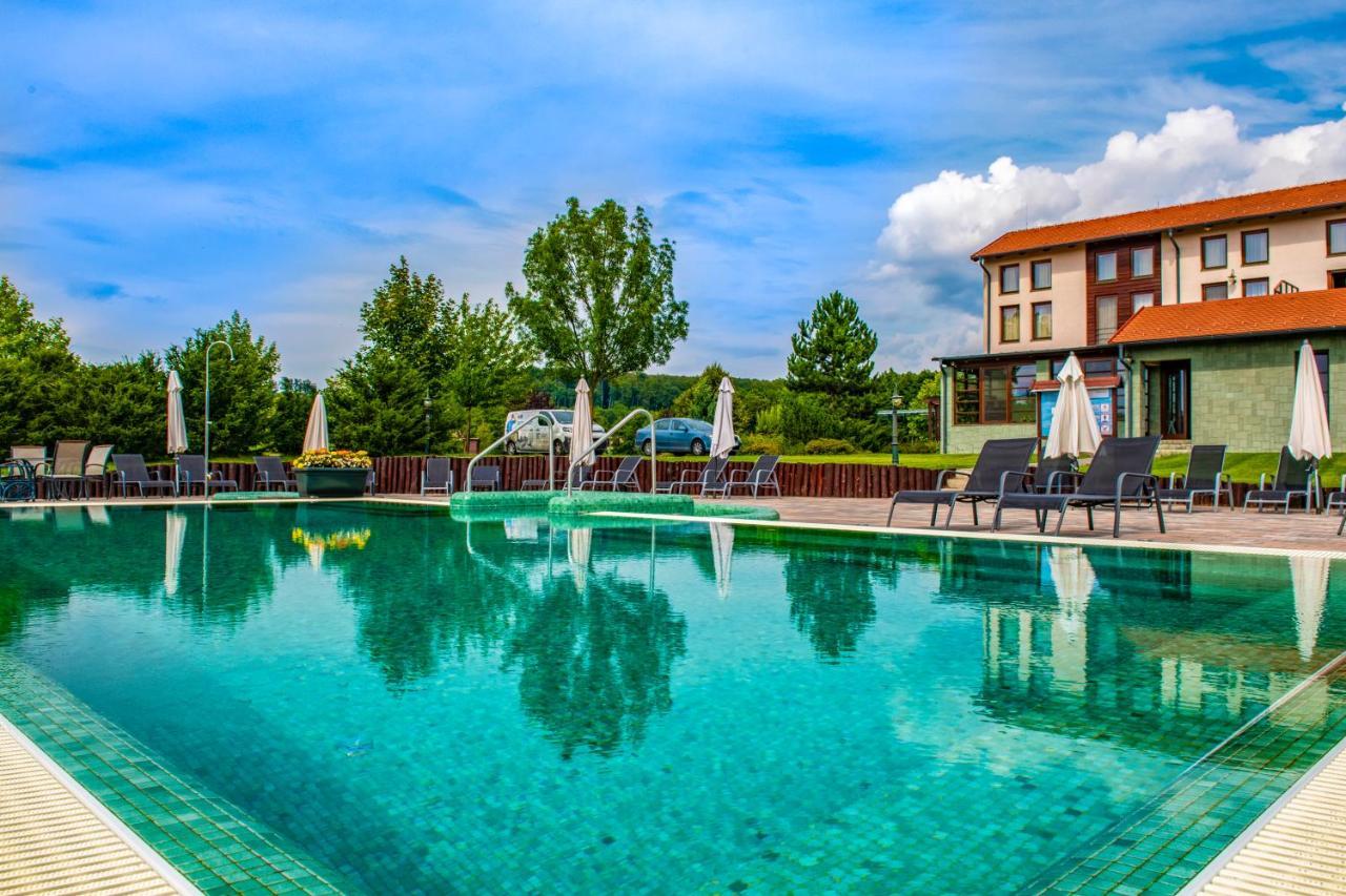 Hotel Forest Hills Зирц Экстерьер фото