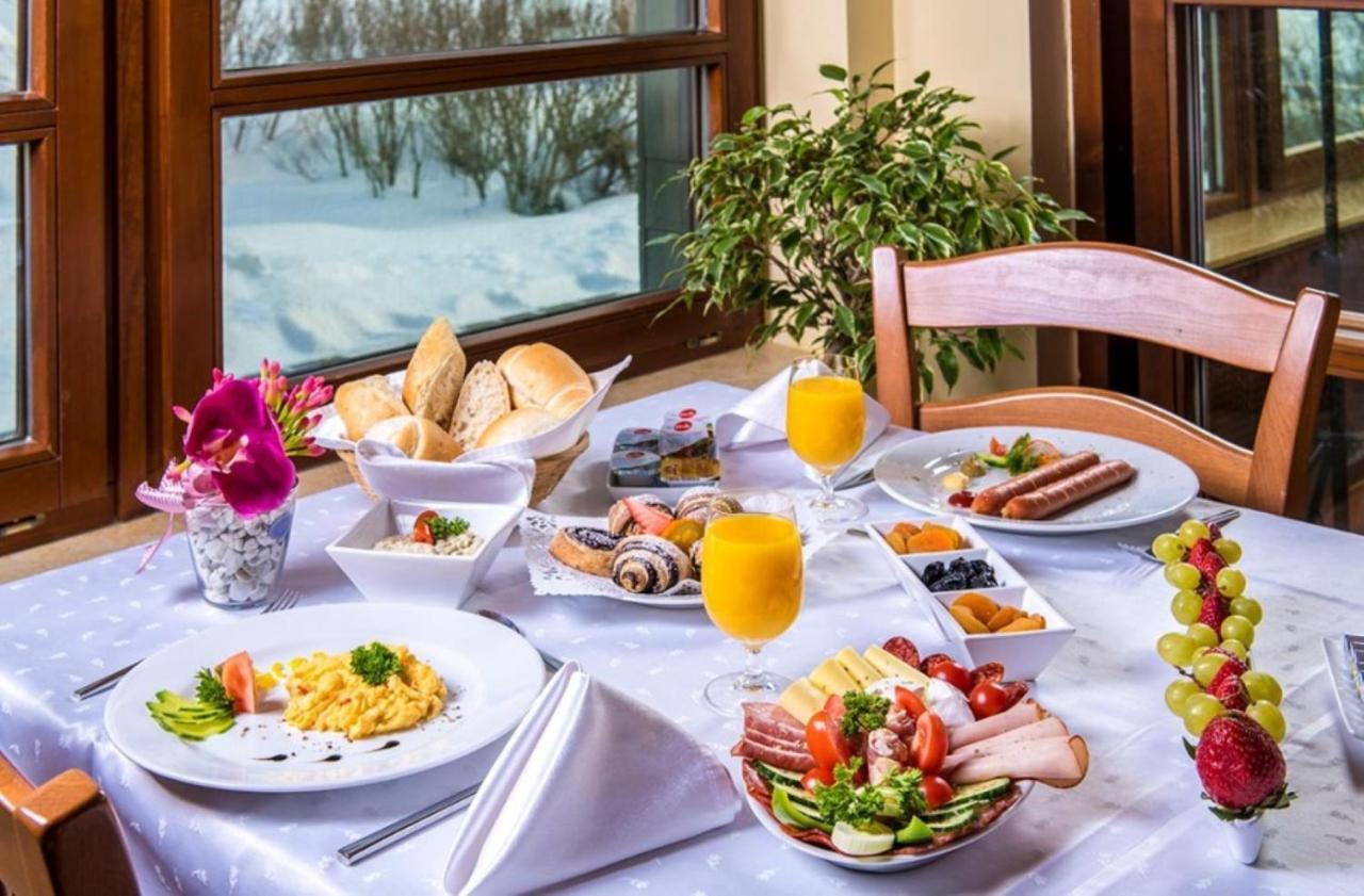 Hotel Forest Hills Зирц Экстерьер фото