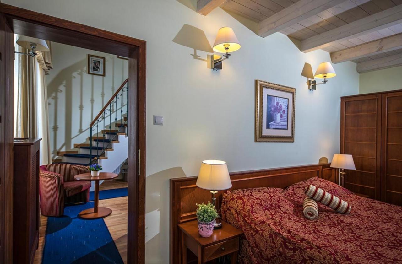 Hotel Forest Hills Зирц Экстерьер фото