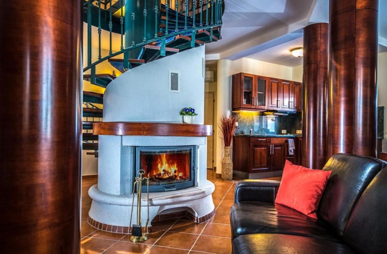 Hotel Forest Hills Зирц Экстерьер фото