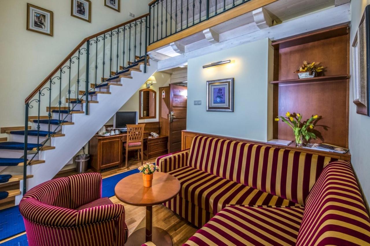 Hotel Forest Hills Зирц Экстерьер фото