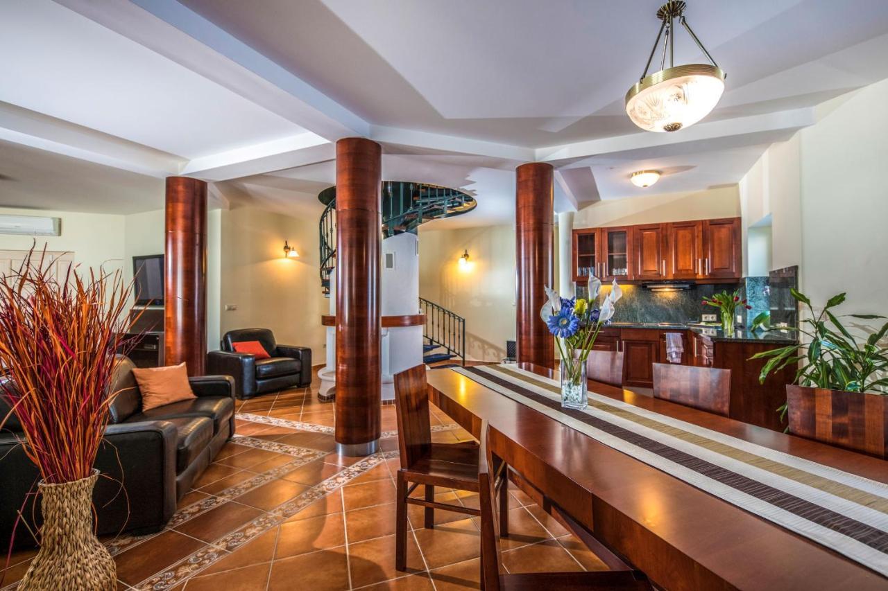 Hotel Forest Hills Зирц Экстерьер фото