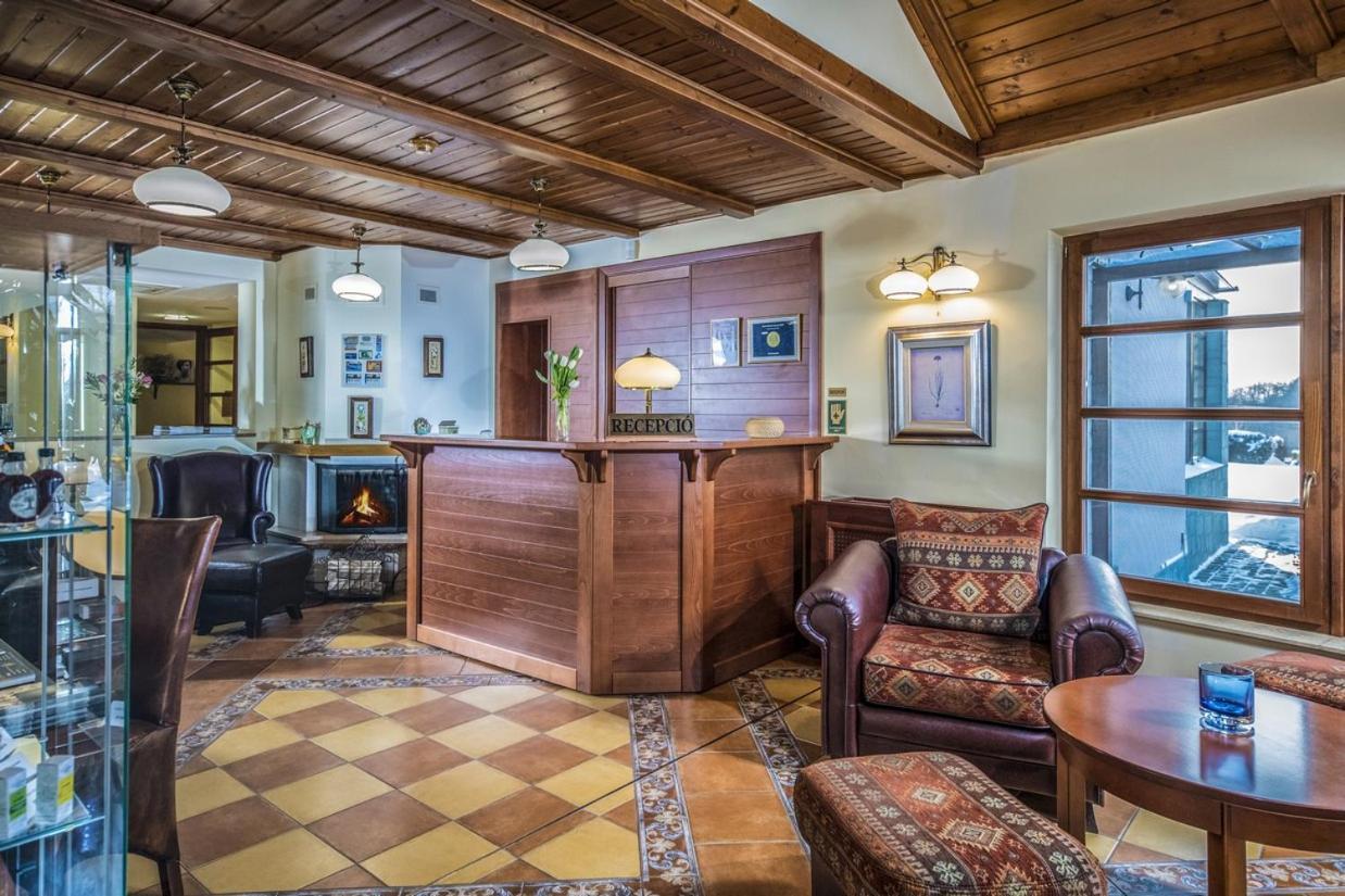 Hotel Forest Hills Зирц Экстерьер фото