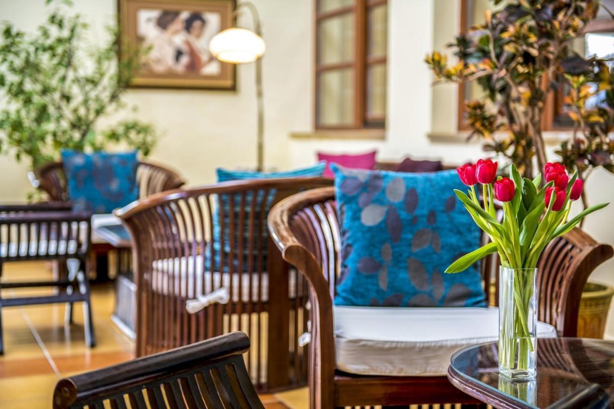 Hotel Forest Hills Зирц Экстерьер фото