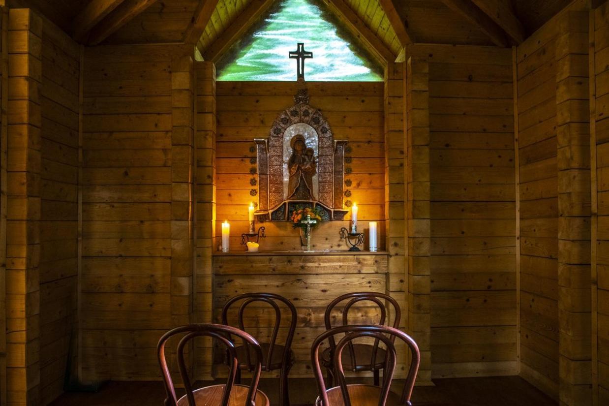 Hotel Forest Hills Зирц Экстерьер фото