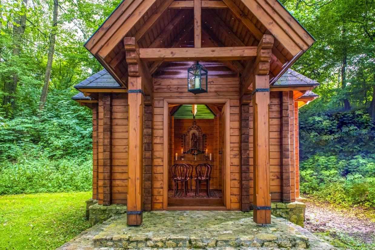 Hotel Forest Hills Зирц Экстерьер фото