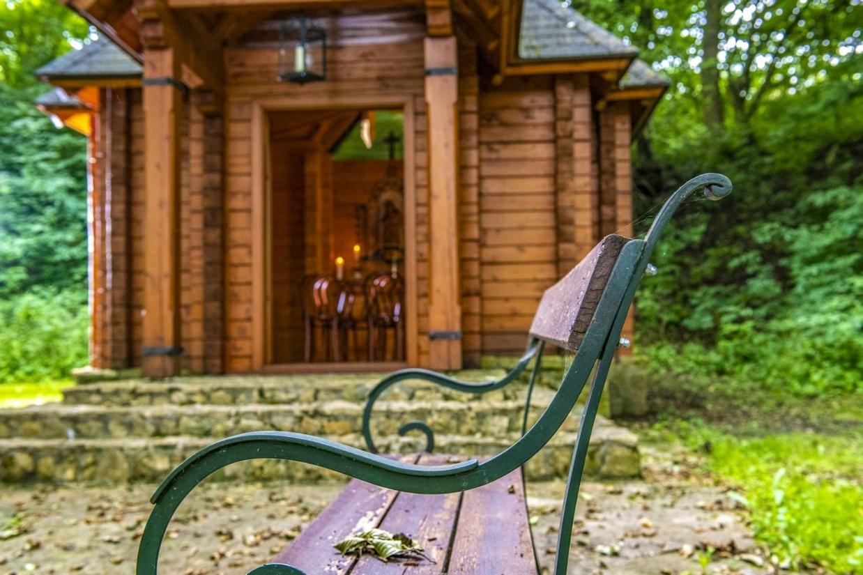 Hotel Forest Hills Зирц Экстерьер фото