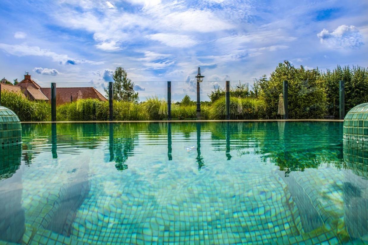 Hotel Forest Hills Зирц Экстерьер фото
